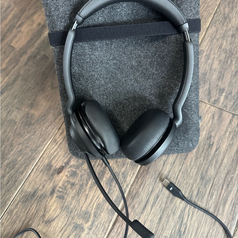 Jabra Evolve 2 Headphones. Noise cancelling stereo, Over-Ear with USBc Cable